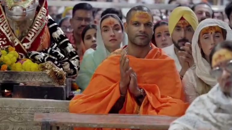 भगवा वस्त्र पहनकर भस्म आरती में शामिल हुए शिखर धवन, बाबा महाकाल के दर्शन कर कहा- यहां आकर शक्ति मिलती है भगवा वस्त्र पहनकर भस्म आरती में शामिल हुए शिखर धवन, बाबा महाकाल के दर्शन कर कहा- यहां आकर शक्ति मिलती है