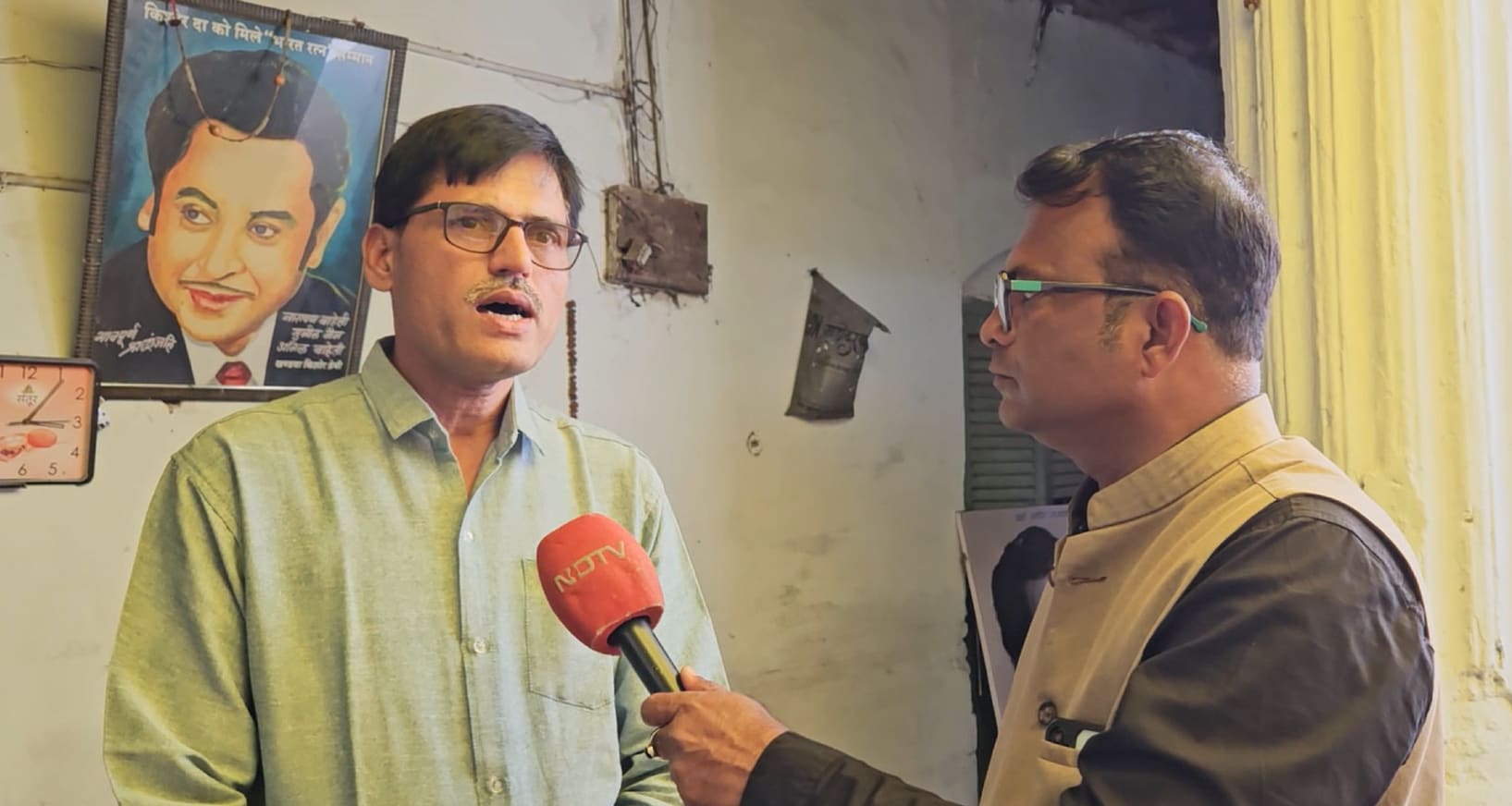 किशोर कुमार पर रिसर्च करने वाले प्रफुल्ल मंडलोई ने किशोर दा के बारे में रोचक तथ्य बताए। किशोर कुमार पर रिसर्च करने वाले प्रफुल्ल मंडलोई ने किशोर दा के बारे में रोचक तथ्य बताए।