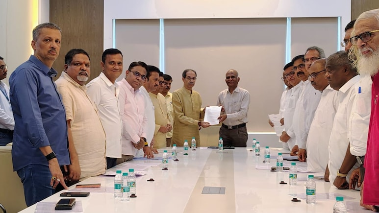 Maharashtra Politics: तुम्ही निवडणुका कशा घेता? राज ठाकरेंचा सवाल; 5 मुद्द्यांवरुन केली आयोगाची कोंडी Maharashtra Politics: तुम्ही निवडणुका कशा घेता? राज ठाकरेंचा सवाल; 5 मुद्द्यांवरुन केली आयोगाची कोंडी
