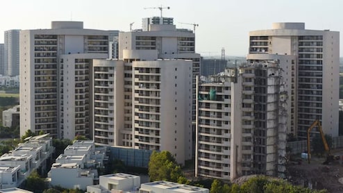 नोएडा में बिल्डरों की डेडलाइन खत्म, 5200 करोड़ रुपए का बकाया, लटका रजिस्ट्रियों का मामला