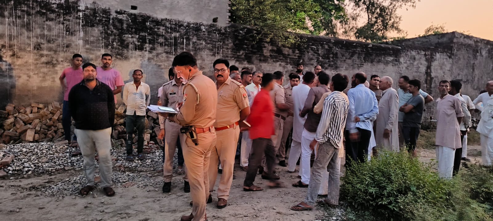 'खून का बदला खून'! इंतकाम की ऐसी आग कि 15 साल बाद पिता की हत्या का लिया बदला, आरोपी फरार