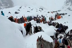 Blizzard Traps 1,000 Trekkers On Mount Everest, Over 350 Rescued Blizzard Traps 1,000 Trekkers On Mount Everest, Over 350 Rescued