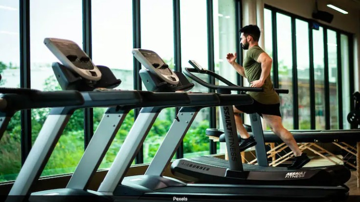 3 महीने में घटाओ इतना वज़न और जीत लो Porsche! चीन के जिम का चौंकाने वाला कॉन्टेस्ट वायरल