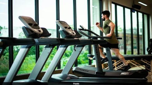 3 महीने में घटाओ इतना वज़न और जीत लो Porsche! चीन के जिम का चौंकाने वाला कॉन्टेस्ट वायरल