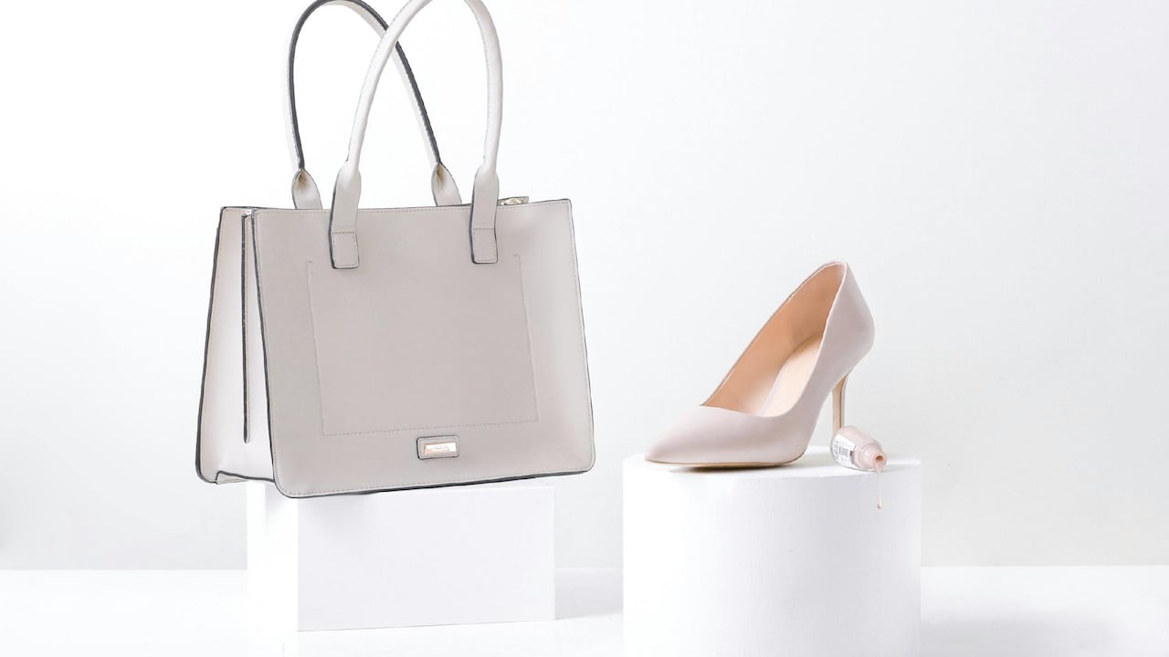 How To Pick Handbag Colours That Match Every Outfit In Your Wardrobe How To Pick Handbag Colours That Match Every Outfit In Your Wardrobe