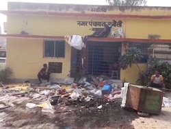 Wages Withheld, Sanitation Workers Dump Garbage In Front Of Panchayat Office In Bihar