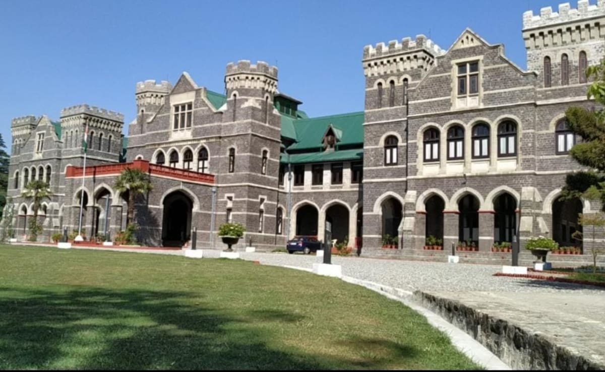 राजभवन के निर्माण की आधारशिला 27 अप्रैल, 1897 को रखी गई थी. राजभवन के निर्माण की आधारशिला 27 अप्रैल, 1897 को रखी गई थी.