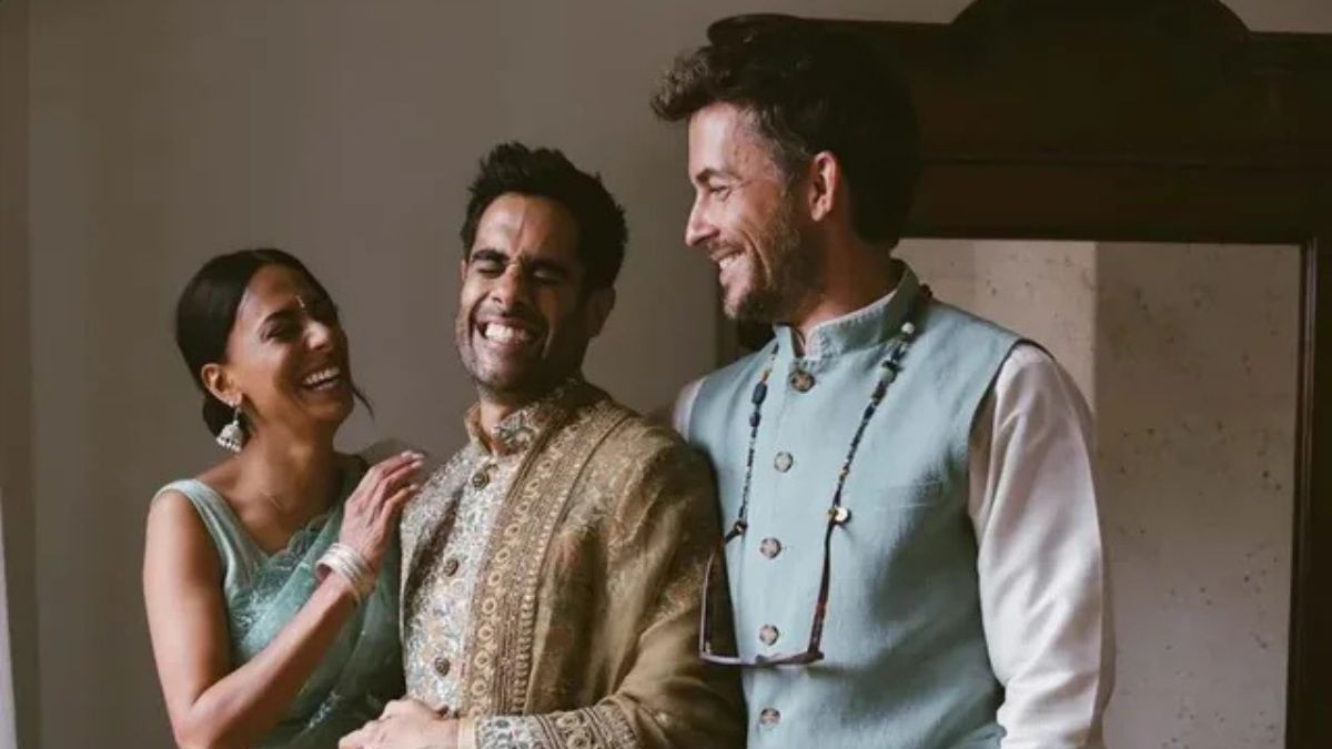 Bridgerton Star Jonathan Bailey Makes Stylish Debut In White Kurta And Nehru Jacket