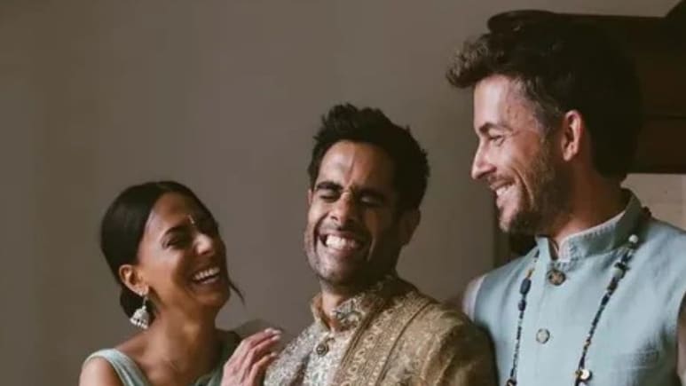 <i>Bridgerton</i> Star Jonathan Bailey Makes Stylish Debut In White Kurta And Nehru Jacket For A Wedding In Italy