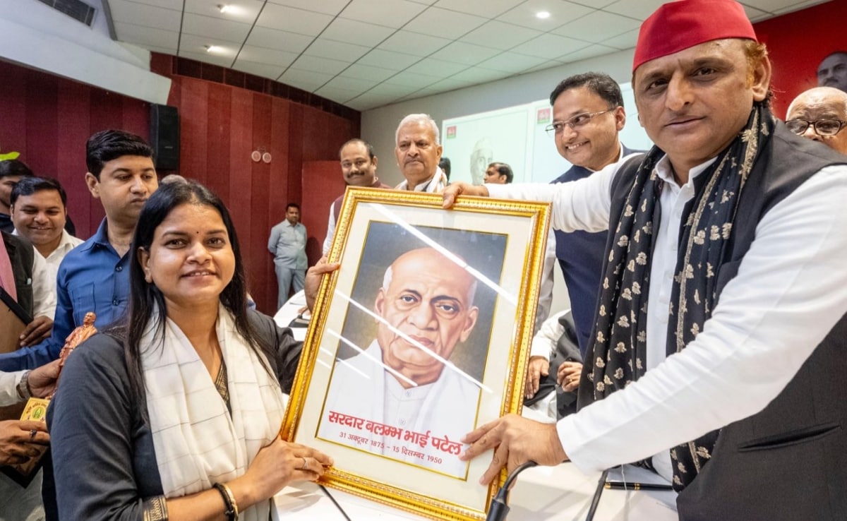 सपा प्रमुख ने कहा कि बीजेपी के लोग पीडीए समाज के लोगों को बीएलओ नहीं बना रहे हैं.  सपा प्रमुख ने कहा कि बीजेपी के लोग पीडीए समाज के लोगों को बीएलओ नहीं बना रहे हैं.