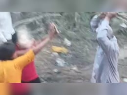 Rajasthan: दुष्कर्म का आरोपी और परिजन पहुंच गए पीड़िता के घर, जमकर हुई मारपीट...11 घायल Rajasthan: दुष्कर्म का आरोपी और परिजन पहुंच गए पीड़िता के घर, जमकर हुई मारपीट...11 घायल