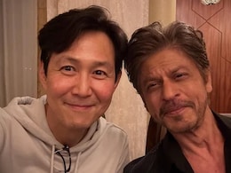 <i>Squid Game</i> Actor Lee Jung Jae-In A Selfie With Shah Rukh Khan: "Honoured To Be With Respected Icon" <i>Squid Game</i> Actor Lee Jung Jae-In A Selfie With Shah Rukh Khan: "Honoured To Be With Respected Icon"