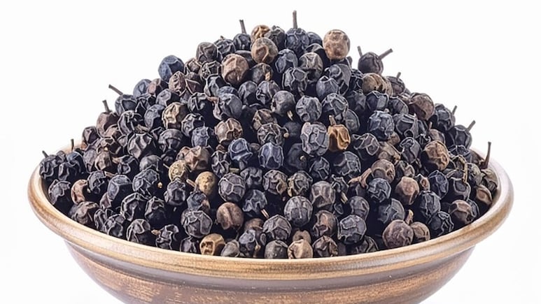 काली मिर्च जैसी दिखने वाली शीतल चीनी है गुणों से भरपूर, सेवन से पहले जान लें विधि काली मिर्च जैसी दिखने वाली शीतल चीनी है गुणों से भरपूर, सेवन से पहले जान लें विधि