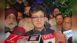 National Kishore Awards: किशोर दा की समाधि पर पहुंचे गीतकार प्रसून जोशी; बोले- किशोर बांटने में यकीन रखते थे...