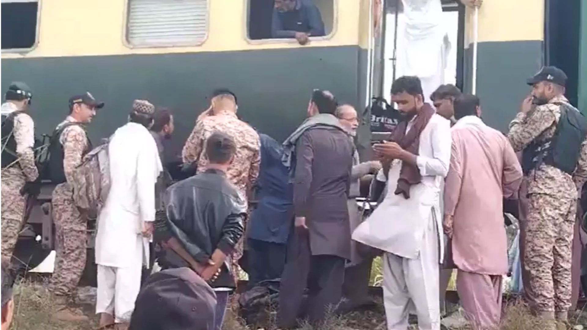 पाकिस्तान के बलूचिस्तान में एक बार फिर जाफर एक्सप्रेस पर हमला, बोगियां पटरी से उतरीं- ब्लास्ट में कई लोग घायल