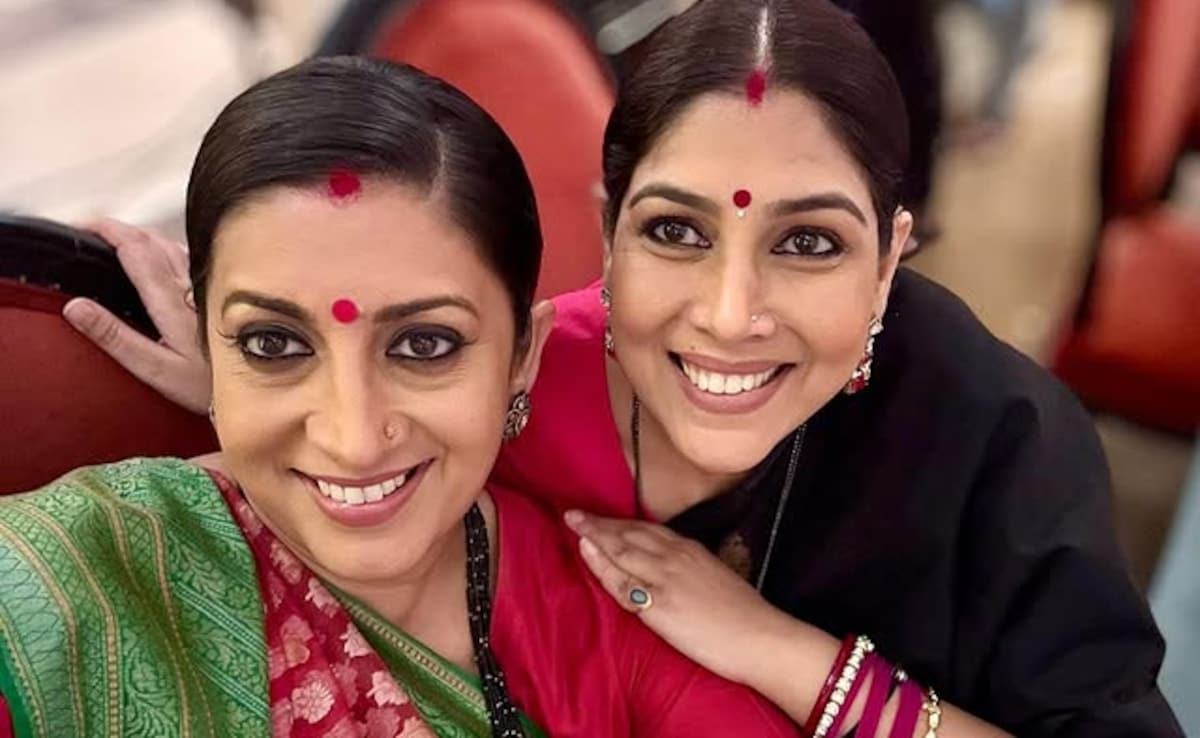 Smriti Irani Sends Love To Sakshi Tanwar Ahead Of Kyunki-Kahaani Reunion: "Tulsi-Parvati Were Not Chasing History"