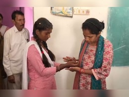 प्रिंसिपल बना खलनायक! छात्रा को इतना पीटा कि हो गई बेहोश, हाथ भी फ्रैक्चर प्रिंसिपल बना खलनायक! छात्रा को इतना पीटा कि हो गई बेहोश, हाथ भी फ्रैक्चर