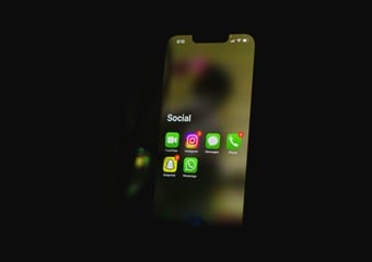 अगर मोबाइल में नजर आए ये 5 अजीबोगरीब एक्टिविटी तो हो सकता है हैक, ऐसे करें चेक