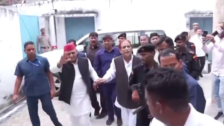दुआ-सलाम और फिर.... देखिए अखिलेश यादव ने रामपुर जाकर थाम लिया आजम का हाथ