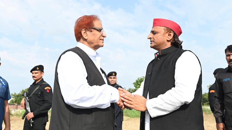 '..जज्बातों ने खामोशी से बात की...' आजम पर अखिलेश की शायरी में छिपा है क्या कोडवर्ड? '..जज्बातों ने खामोशी से बात की...' आजम पर अखिलेश की शायरी में छिपा है क्या कोडवर्ड?