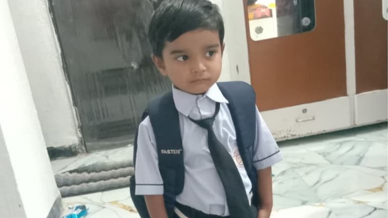 हृदयद्रावक! मोकाट कुत्र्यामुळे 3 वर्षांच्या चिमुकल्याचा मृत्यू, पालकांसमोरच मुलाने सोडला जीव