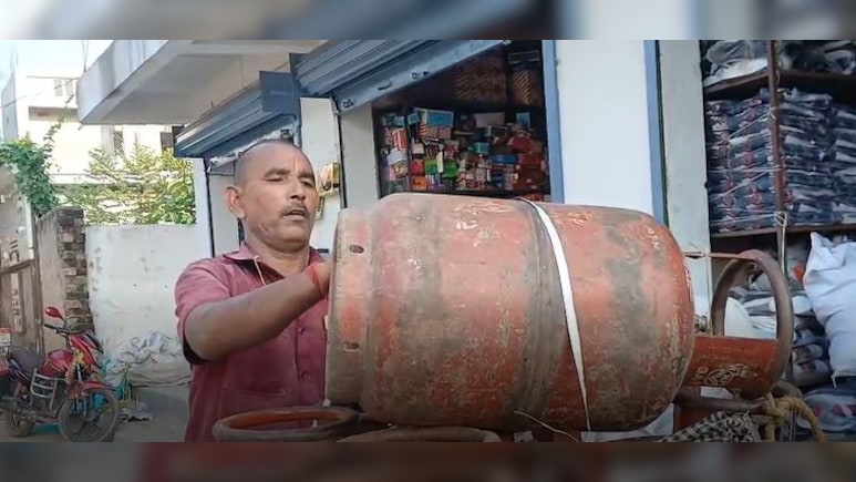 20 साल से नहीं जीते, फिर भी हौसले बुलंद, बिहार में यहां से चुनाव लड़ेंगे घर-घर सिलेंडर पहुंचाने वाले छोटेलाल 20 साल से नहीं जीते, फिर भी हौसले बुलंद, बिहार में यहां से चुनाव लड़ेंगे घर-घर सिलेंडर पहुंचाने वाले छोटेलाल
