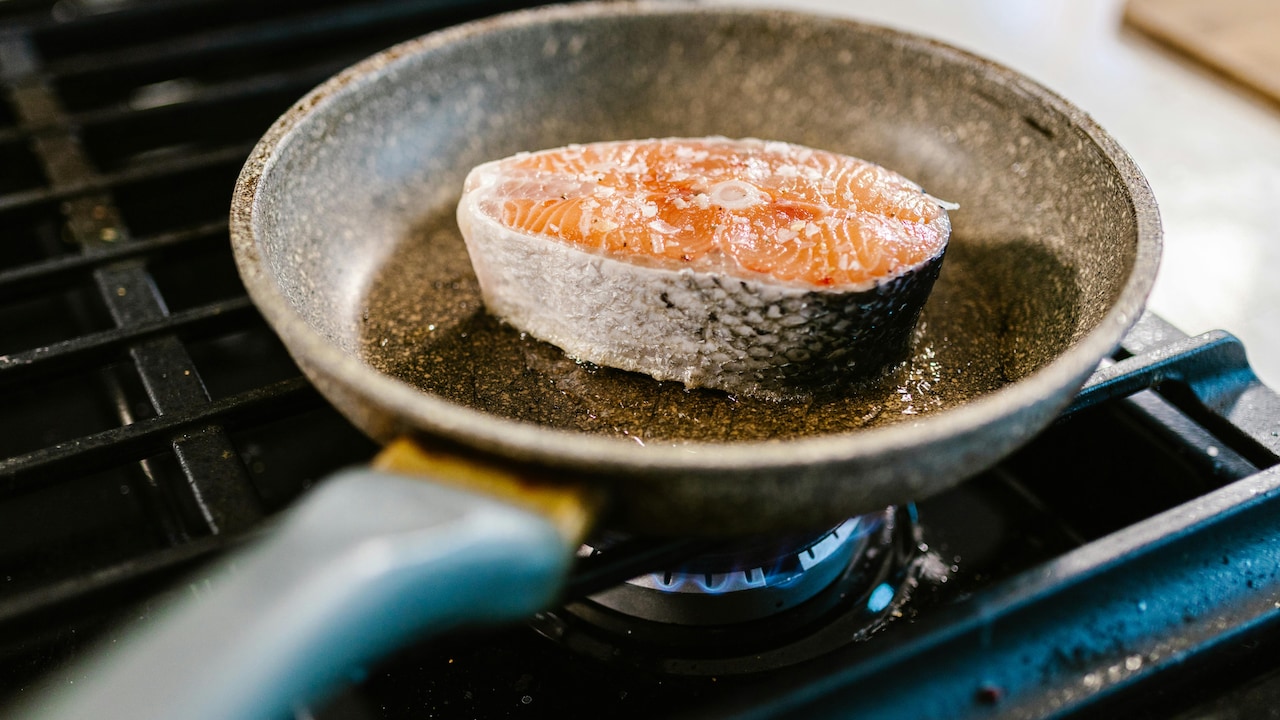 Avoid cooking spray at bay when using non-stick cookware