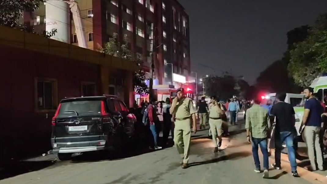 जयपुर अस्पताल के ट्रॉमा में लगी आग, सभी मरीजों को निकाला गया बाहर