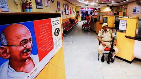 Bank Holiday : मंगळवारी लक्ष्मीपूजनाच्या दिवशी बँका सुरू राहणार का बंद? सुट्ट्यांची यादी चेक करा!