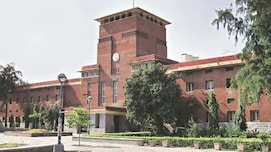 DU एग्जाम में घंटों की देरी, कई सेंटर पर क्वेश्चन पेपर पहुंचे लेट, जानें पूरा मामला