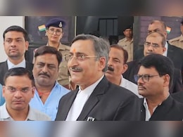 Gwalior: डॉ आंबेडकर पर टिप्पणी करने के मामले में एडवोकेट अनिल गिरफ्तारी देने पहुंचे थाने, पुलिस ने लौटाया Gwalior: डॉ आंबेडकर पर टिप्पणी करने के मामले में एडवोकेट अनिल गिरफ्तारी देने पहुंचे थाने, पुलिस ने लौटाया