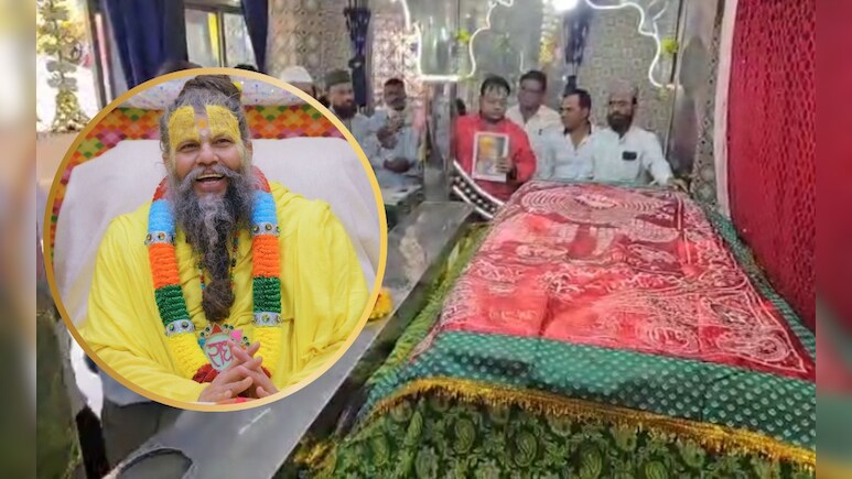 Premananda Maharaj Health Update: प्रेमानंद महाराज की सेहत के ल&zwj;िए मुस्लिम समाज ने चढ़ाई चादर, मांगी दुआ