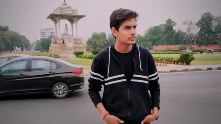 Rajasthan: भरतपुर में मेडिकल छात्र ने किया सुसाइड, दोस्तों से बोला- मुझे जगा देना, जब पहुंचे तो फंदे से लटका हुआ मिला शव Rajasthan: भरतपुर में मेडिकल छात्र ने किया सुसाइड, दोस्तों से बोला- मुझे जगा देना, जब पहुंचे तो फंदे से लटका हुआ मिला शव