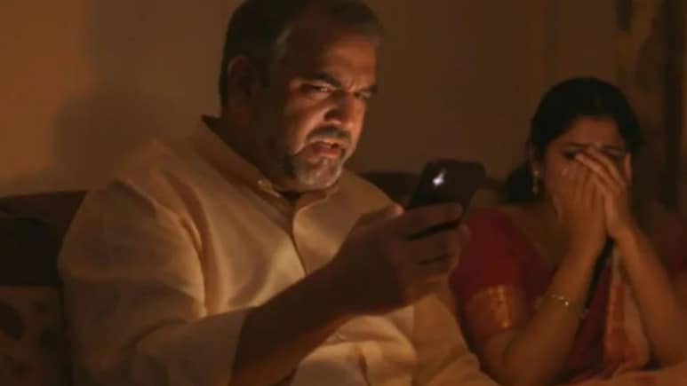 गर्लफ्रेंडचा फोटो बघताच बापाची सटकली, आई ढसाढसा रडू लागली अन्..एका परफ्युममुळे मुलाचं घाणेरडं कांड आलं समोर! गर्लफ्रेंडचा फोटो बघताच बापाची सटकली, आई ढसाढसा रडू लागली अन्..एका परफ्युममुळे मुलाचं घाणेरडं कांड आलं समोर!