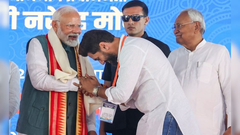 नीतीश अब 'बराबर के साथी', चिराग चमकते चेहरे... NDA सीट बंटवारे से क्या मिले संकेत?