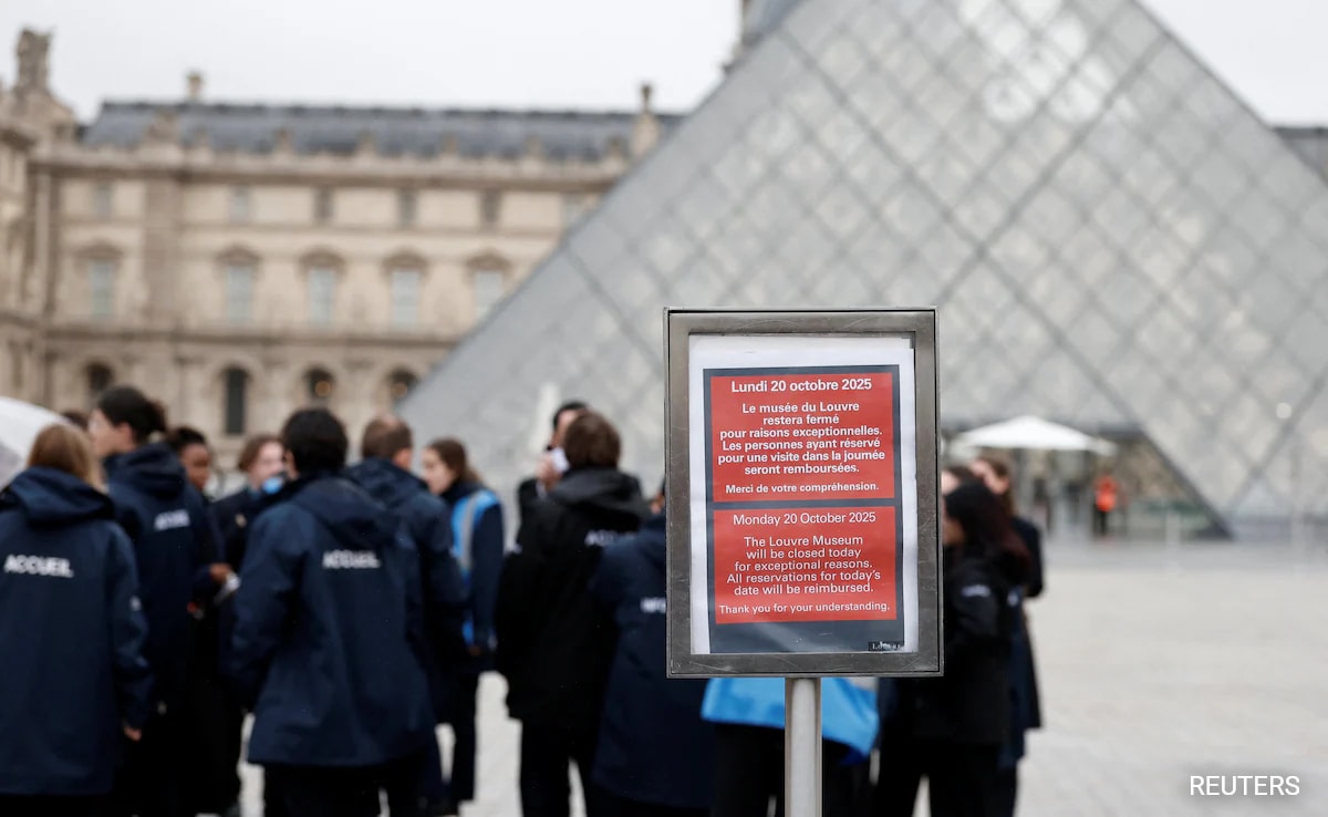 3 Days On, French Cops Still Hunt For Louvre Museum Jewel Thieves
