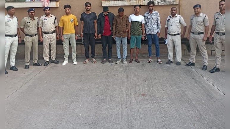 साइंस कॉलेज के हॉस्टल में घुसकर छात्रों के साथ चाकूबाजी करने वाले 6 आरोपी गिरफ्तार, 20-30 लोगों की तलाश जारी साइंस कॉलेज के हॉस्टल में घुसकर छात्रों के साथ चाकूबाजी करने वाले 6 आरोपी गिरफ्तार, 20-30 लोगों की तलाश जारी