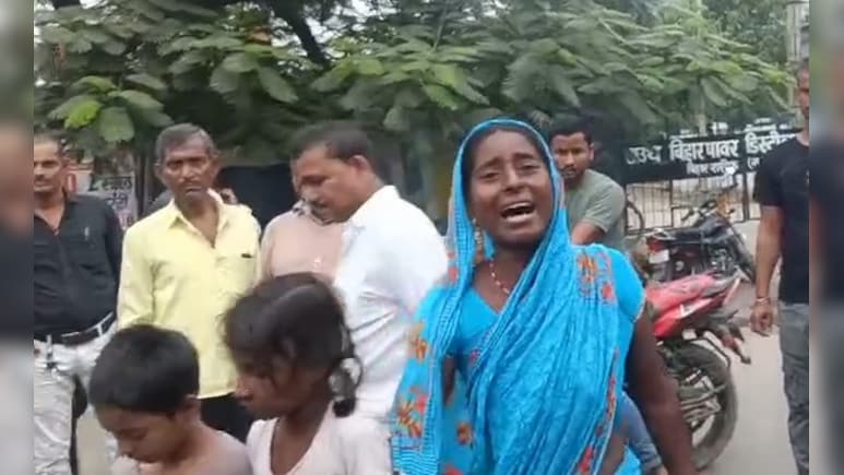 विधायक पर जमीन कब्जा का आरोप लगा किया आत्मदाह का प्रयास, पुलिस ने किया विफल विधायक पर जमीन कब्जा का आरोप लगा किया आत्मदाह का प्रयास, पुलिस ने किया विफल