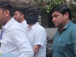 Ulhasnagar:  उल्हासनगरच्या राजकारणात मोठा भूकंप! खंडणी प्रकरणात ओमी कलानीच्या खास माणसाला अटक Ulhasnagar:  उल्हासनगरच्या राजकारणात मोठा भूकंप! खंडणी प्रकरणात ओमी कलानीच्या खास माणसाला अटक