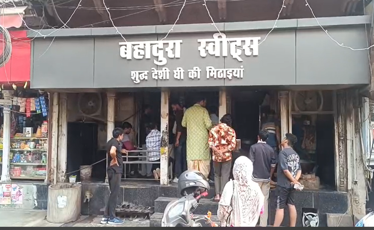 Bahadura Sweets Gwalior: अटल जी के पसंदीदा लड्&zwnj;डू की दुकान पर छापा, बहदुरा स्वीट्स को लेकर मिली ये शिकायत