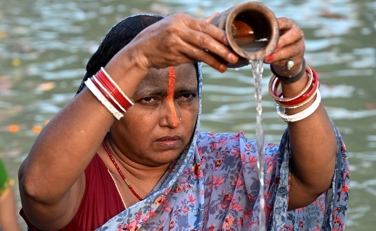 छठ महापर्व पवित्रता, पावनता, निर्मलता, स्वच्छता और प्रार्थना का सामूहिक सांस्कृतिक आयोजन है. छठ महापर्व पवित्रता, पावनता, निर्मलता, स्वच्छता और प्रार्थना का सामूहिक सांस्कृतिक आयोजन है.