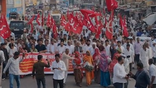 सड़कों पर उतरे हजारों किसान और मजदूर, फसल मुआवजे और बेरोजगारी जैसे मुद्दों पर बड़े आंदोलन की चेतावनी