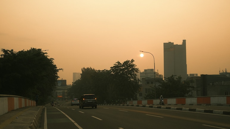 Health Decoder: How To Read Air Quality Index Numbers And React For Better Lung Health Health Decoder: How To Read Air Quality Index Numbers And React For Better Lung Health