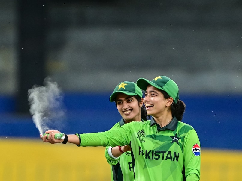 Watch: Pakistan Captain Fatima Sana's 'Pest Control' Act Leaves Commentators in Stitches