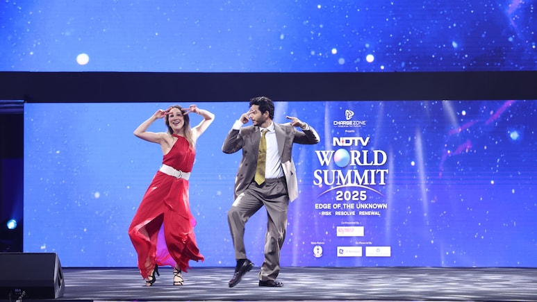 Bollywood, Ballerina And Bot Break The Internet With <i>Desi</i> Dance: Watch Ishaan Khatter Groove With Merritt Moore Bollywood, Ballerina And Bot Break The Internet With <i>Desi</i> Dance: Watch Ishaan Khatter Groove With Merritt Moore