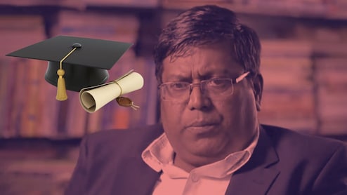 इस प्रोफेसर के पास हैं पूरे गांव जितनी डिग्रियां, चलता-फिरता इनसाइक्लोपीडिया कहते हैं लोग