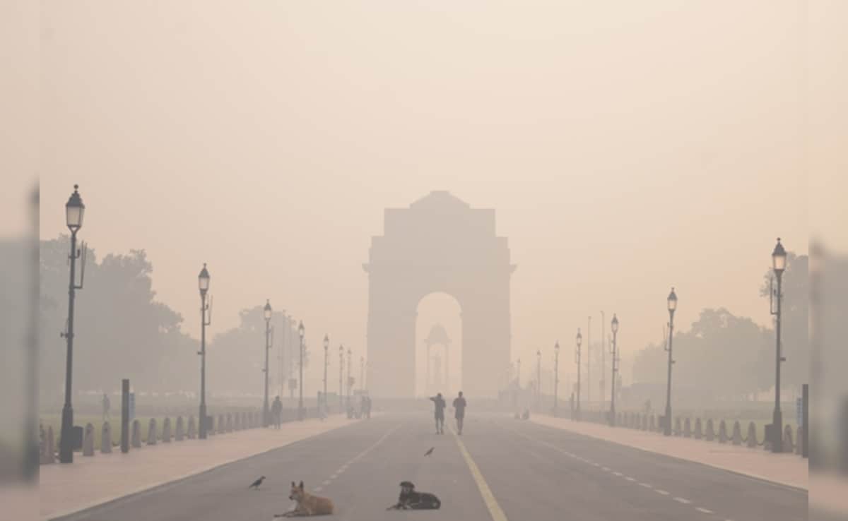 'Six Years Of Indifference": Shashi Tharoor Reposts 6-Year-Old Post On Delhi AQI