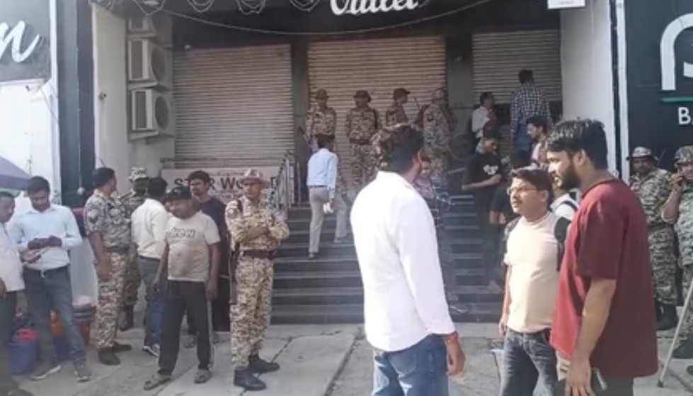 बरेली हिंसा मामले में मौलाना तौकीर के एक और करीबी पर एक्शन, करोड़ों की संपत्तियां सील