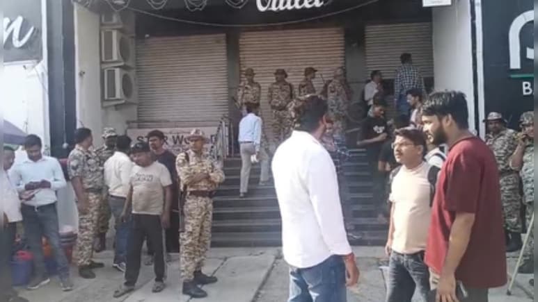 बरेली हिंसा मामले में मौलाना तौकीर के एक और करीबी पर एक्शन, करोड़ों की संपत्तियां सील