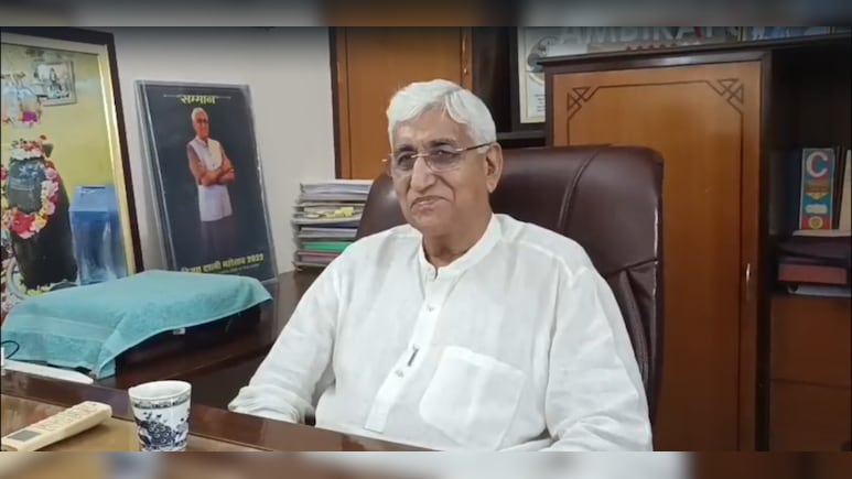 छत्तीसगढ़ में 'एक दिन के CM' पर घमासान: चंद्राकर के तंज पर टीएस बाबा बोले- 'आपके घर ही लूंगा शपथ' छत्तीसगढ़ में 'एक दिन के CM' पर घमासान: चंद्राकर के तंज पर टीएस बाबा बोले- 'आपके घर ही लूंगा शपथ'